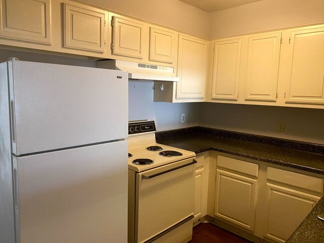 Building Photo - PRELEASE AVAILABLE! 2 BED 2 BATH DUPLEX WI...