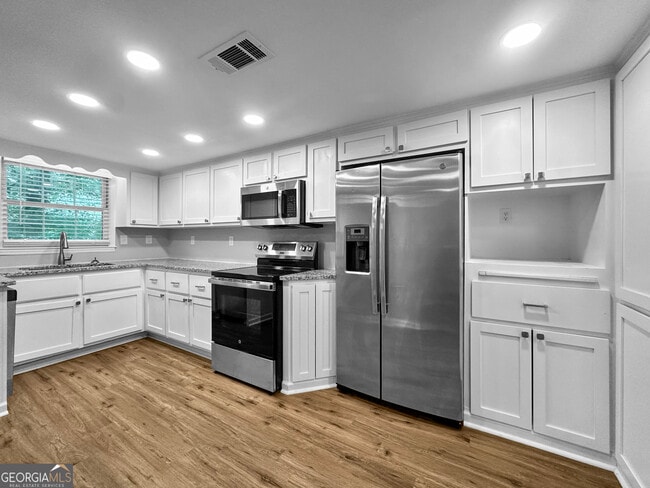 Building Photo - 608 Silver Trace Ct