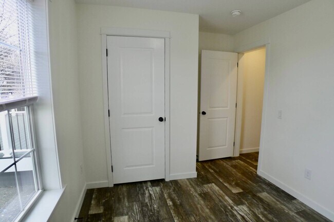 Building Photo - 37 Van Dyke