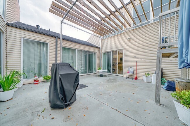 Building Photo - 7606 Portal Dr