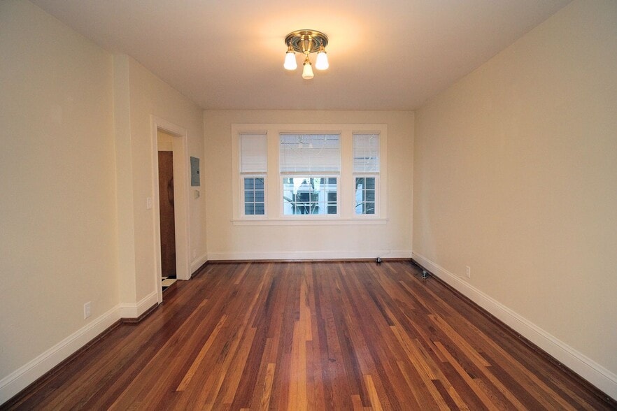 Building Photo - 1928 SW Laurel St