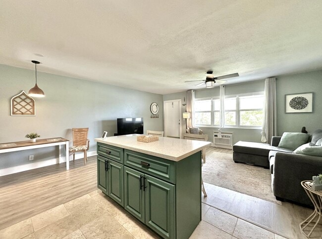 Building Photo - 359 Norwich O