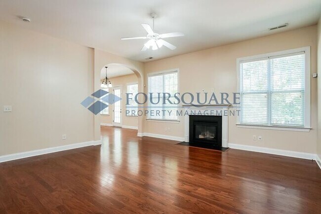 Building Photo - Spacious 3-Bedroom Single-Family Home with...