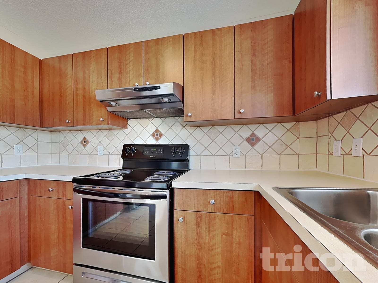 Building Photo - 10221 Summerview Cir