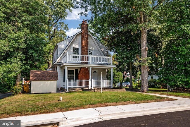 Building Photo - 6 Oak Ln SW