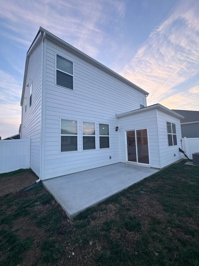 Building Photo - 4 Bedroom, 2.5 Bath and 2 Car Garage in Hartmann Crossing!