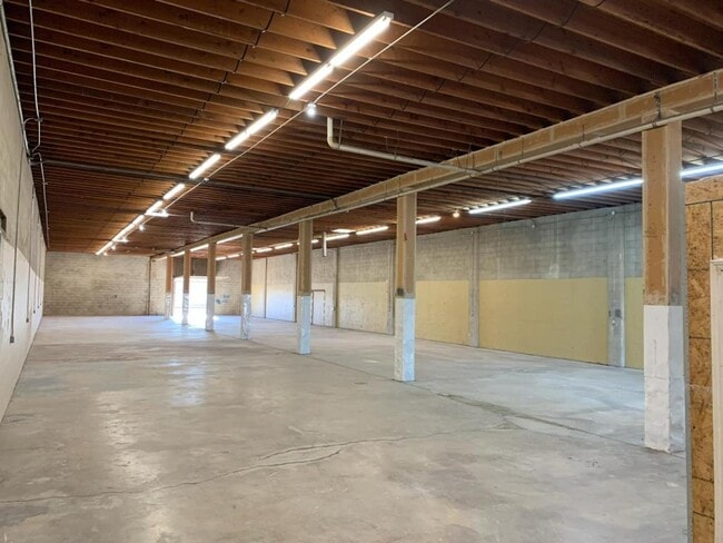 Building Photo - 2139 Baylor Dr