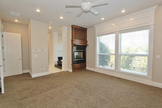 Building Photo - Immaculate & Captivating Home in Lexington Hills