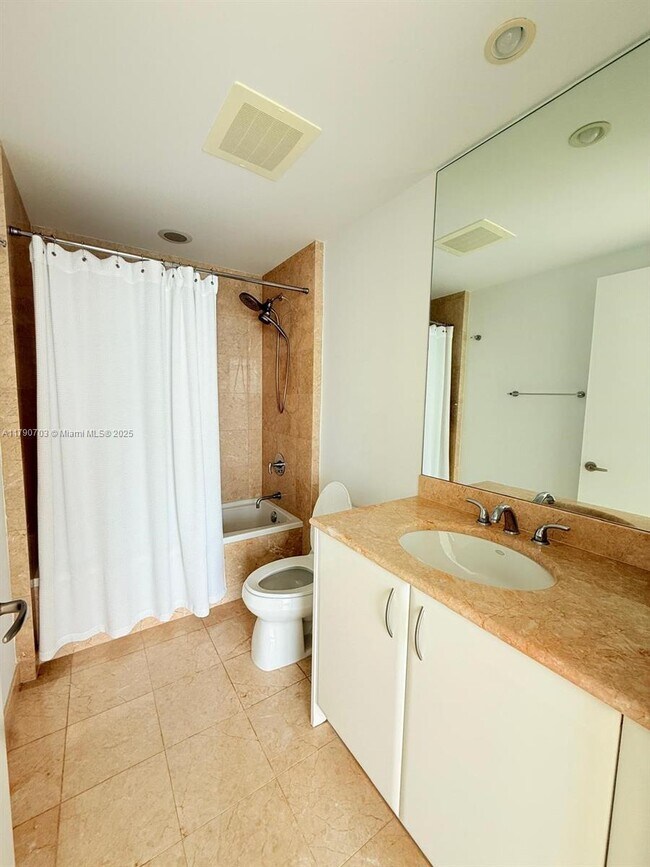 Building Photo - 1331 Brickell Bay Dr