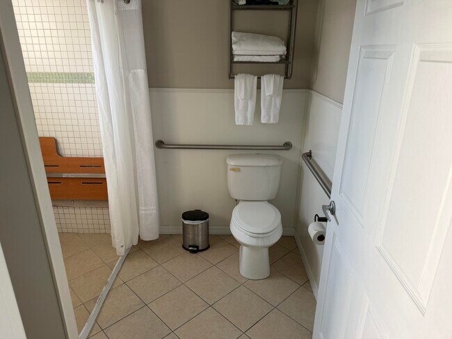 Building Photo - 3350 NE Indian River Dr