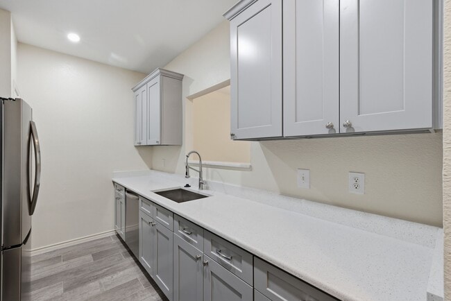 Building Photo - 2978 Holly Hall St