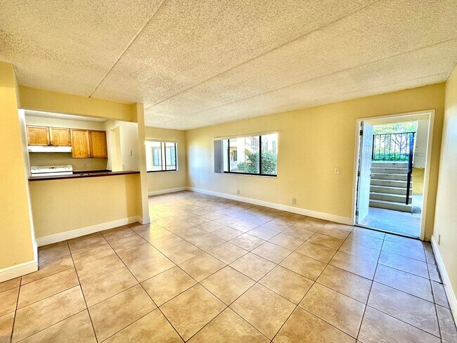 Building Photo - 710 Meadows Cir