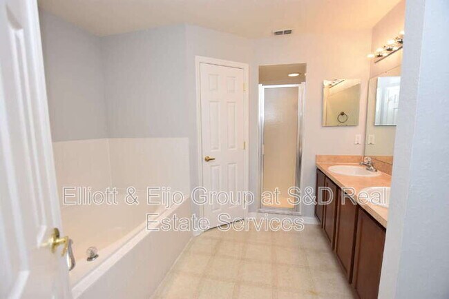 Building Photo - 1615 Laurel Meadows Dr