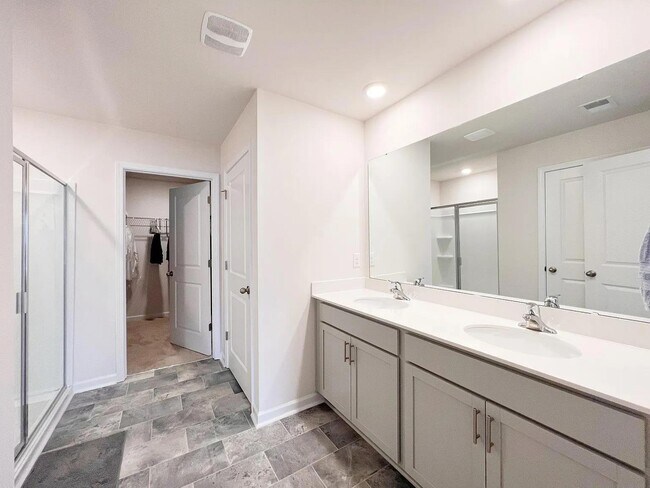 Building Photo - 125 Lily Pond Pl