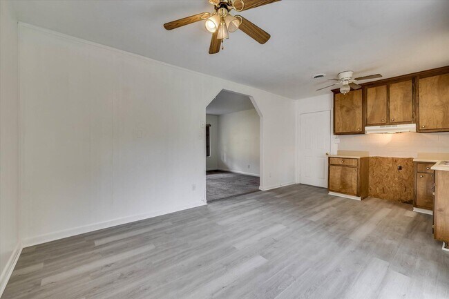 Building Photo - 2307 Hardwick Rd