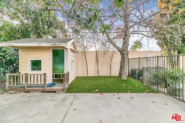 Building Photo - 12040 Landale St