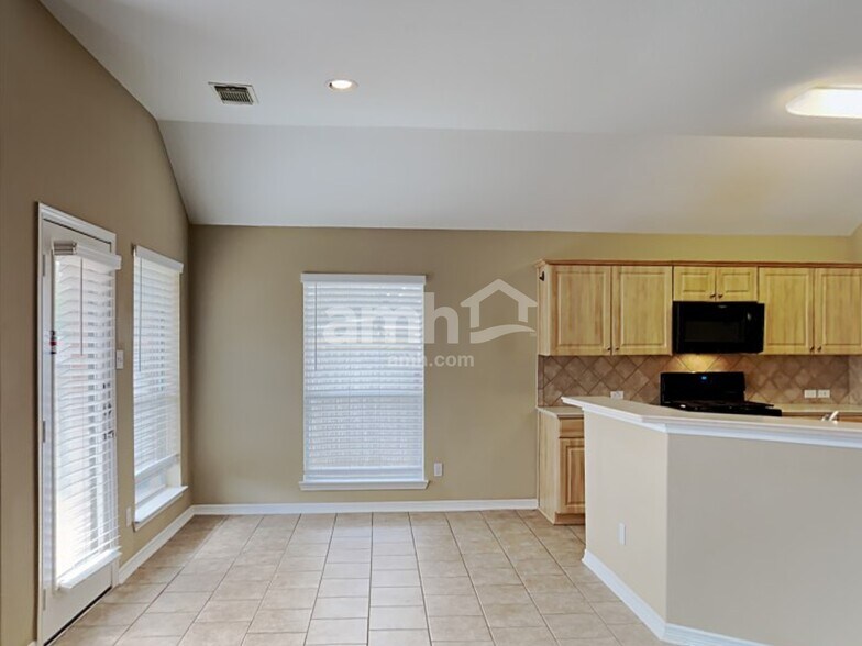 Building Photo - 214 Autumn Creek Ln