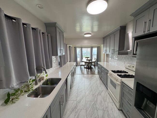 Building Photo - **COMING SOON**  CHARMING LAKEWOOD HOME!