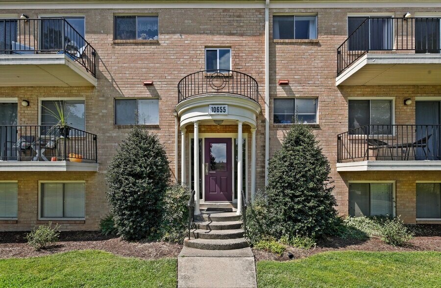 Building Photo - 10655 Montrose Ave