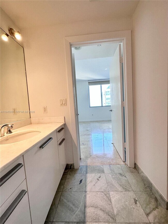 Building Photo - 1060 Brickell Ave