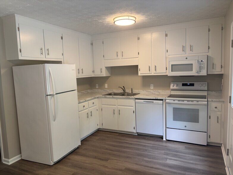 Building Photo - 97 Lily Dr