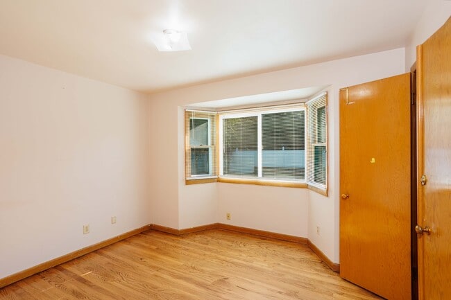 Building Photo - 1910 NE Cramer St