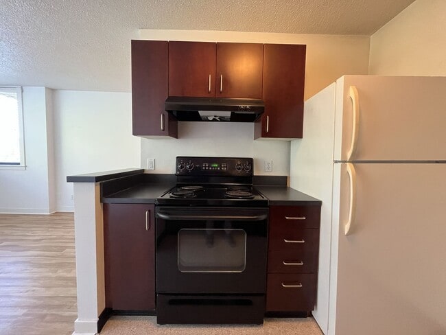 Building Photo - 1Bd/1Ba Home in Goose Hollow neighborhood ~ Secured Garage Parking and Additional Storage Unit!!!