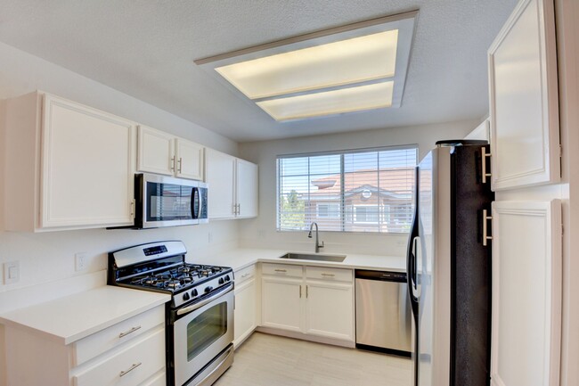 Building Photo - Gorgeous two bedroom two bathroom condo in...