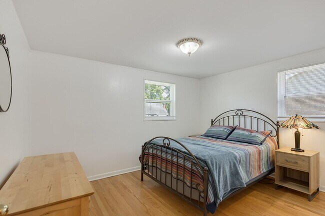 Building Photo - 47 Hackberry Ln