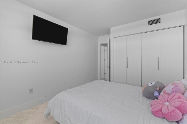 Building Photo - 5701 Collins Ave
