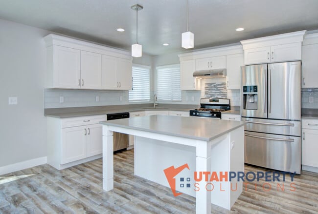 Building Photo - 4963 W Sarasota Ln