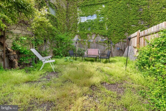 Building Photo - 2010 E York St