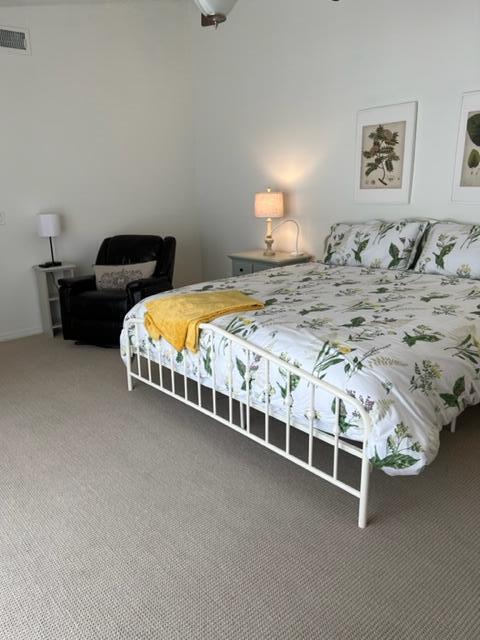 Building Photo - 301 SE Castle Ct