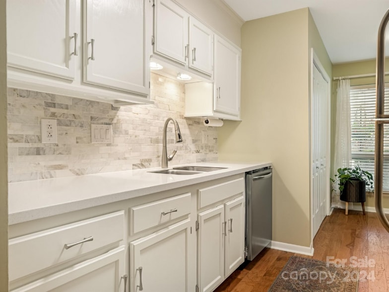 Building Photo - 9039 Covedale Dr