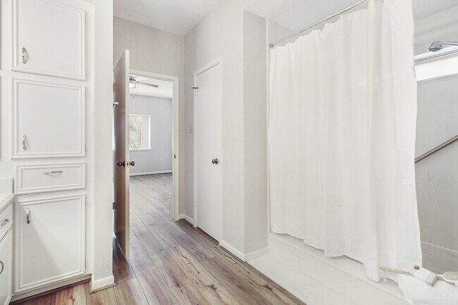 Building Photo - 5402 Summerfield Ln