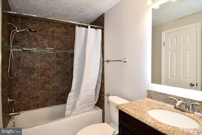 Building Photo - 1586 Pin Oak Dr