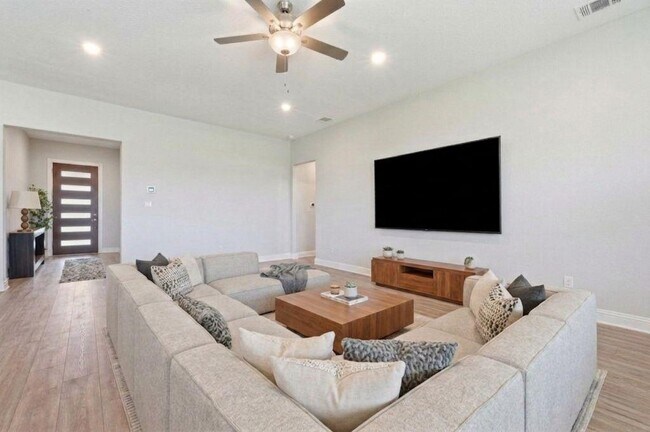 Building Photo - 513 Barnhill Lp