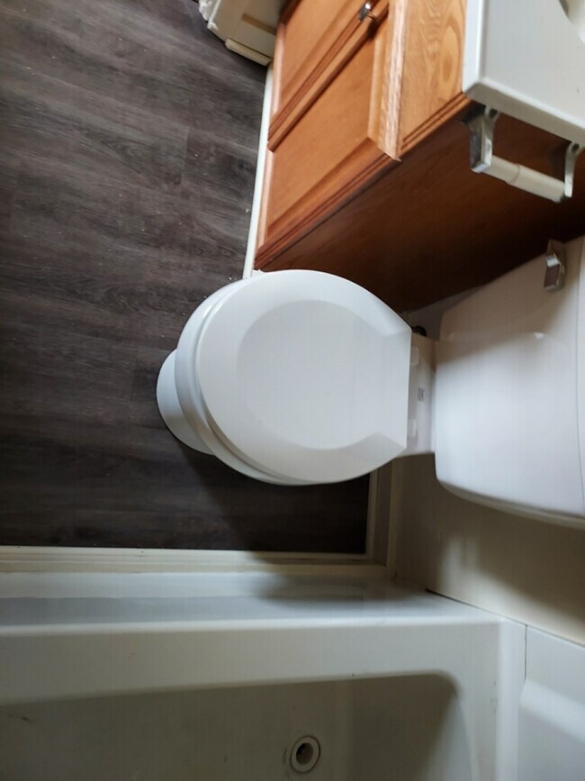 Building Photo - 524 Hallett St