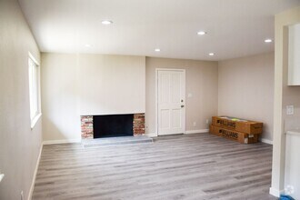 Building Photo - Olive (815) North