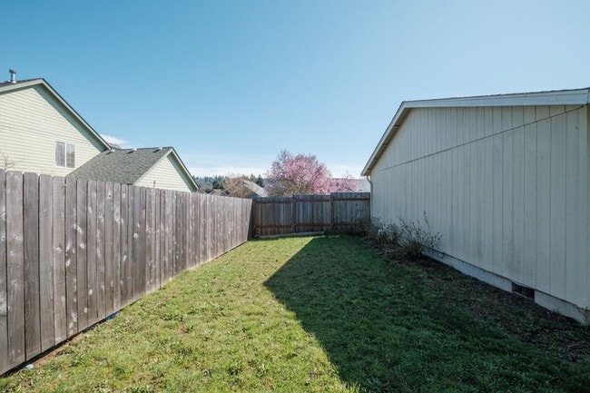 Building Photo - 5448 Siletz Ln