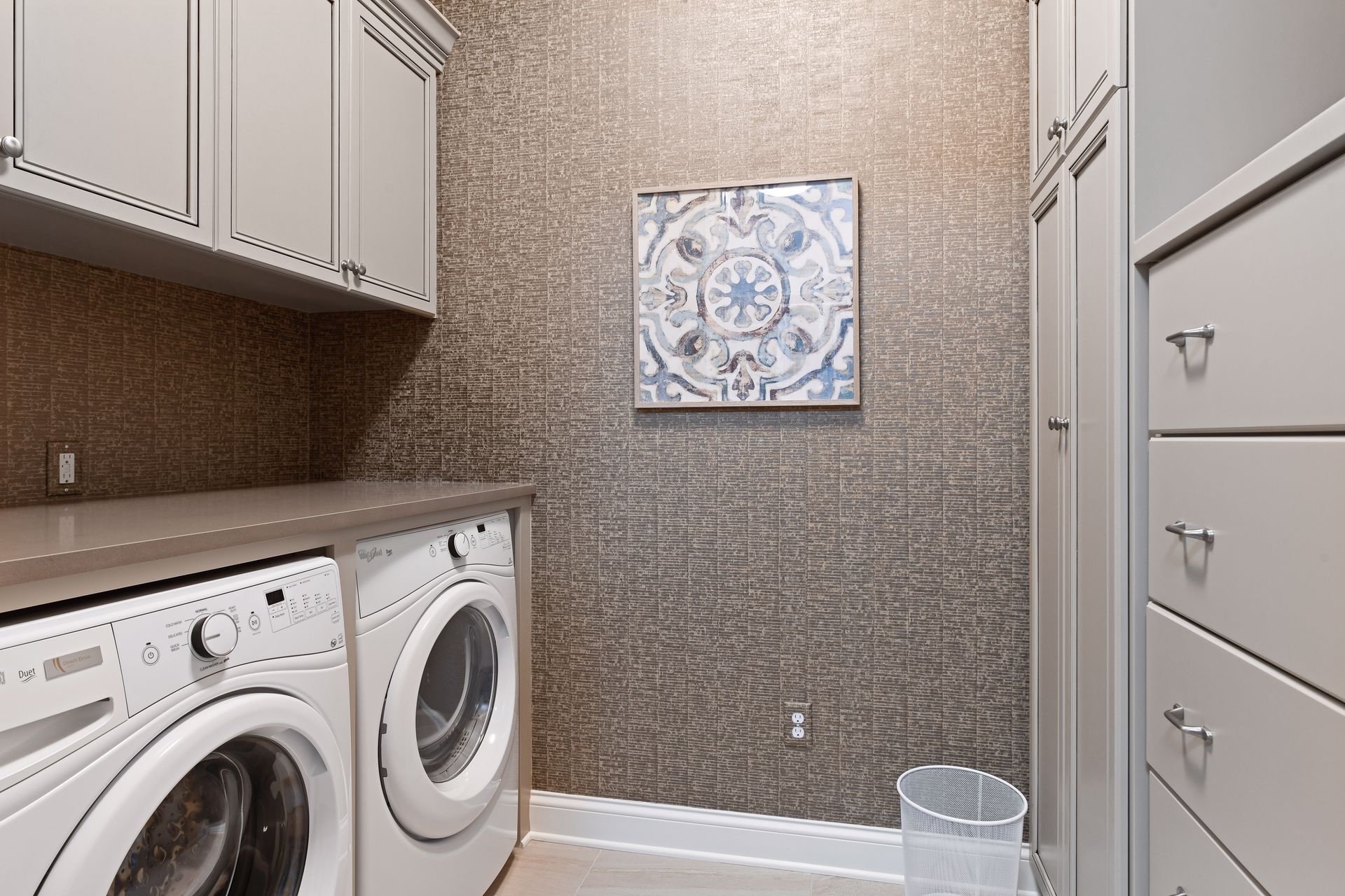 Laundry room located witthin the primary suite - 875 Lake St N
