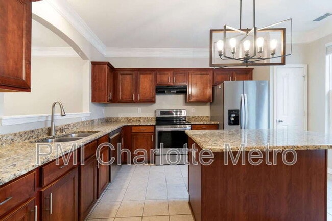 Building Photo - 9344 Greenheather Dr