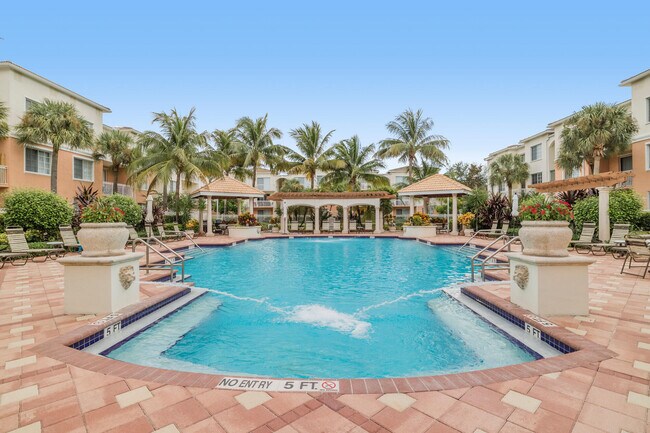 Building Photo - 2310 Myrtlewood Cir E