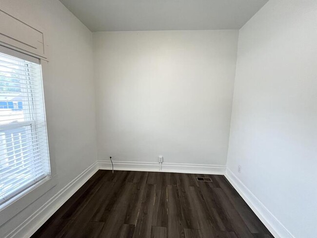 Building Photo - 379 E 800 S