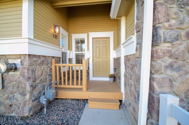 Building Photo - 2 Bedroom, 2.5 bath Townhouse in Pelican Bay, Windsor!