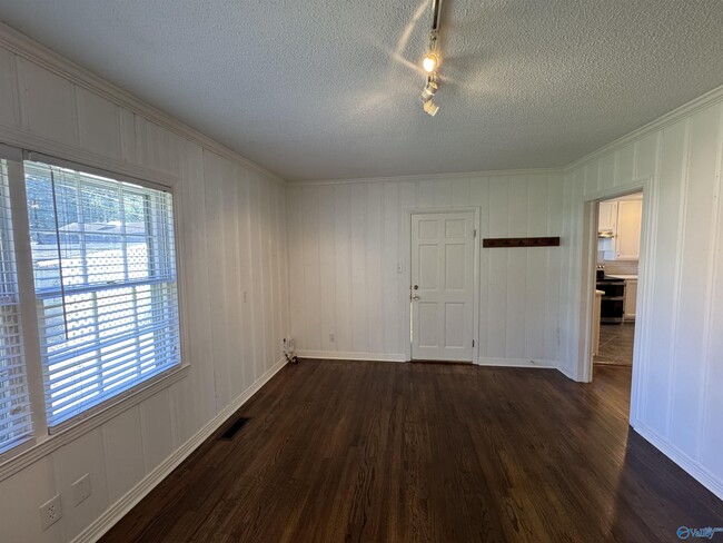 Building Photo - 2713 Hastings Rd SW