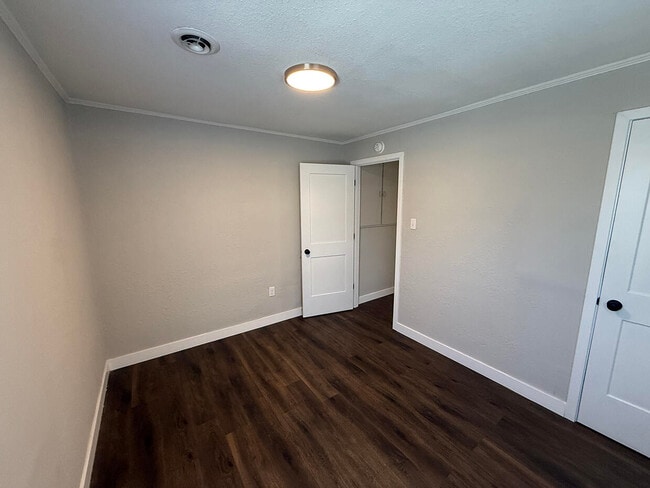 Building Photo - 210 Highview Ave