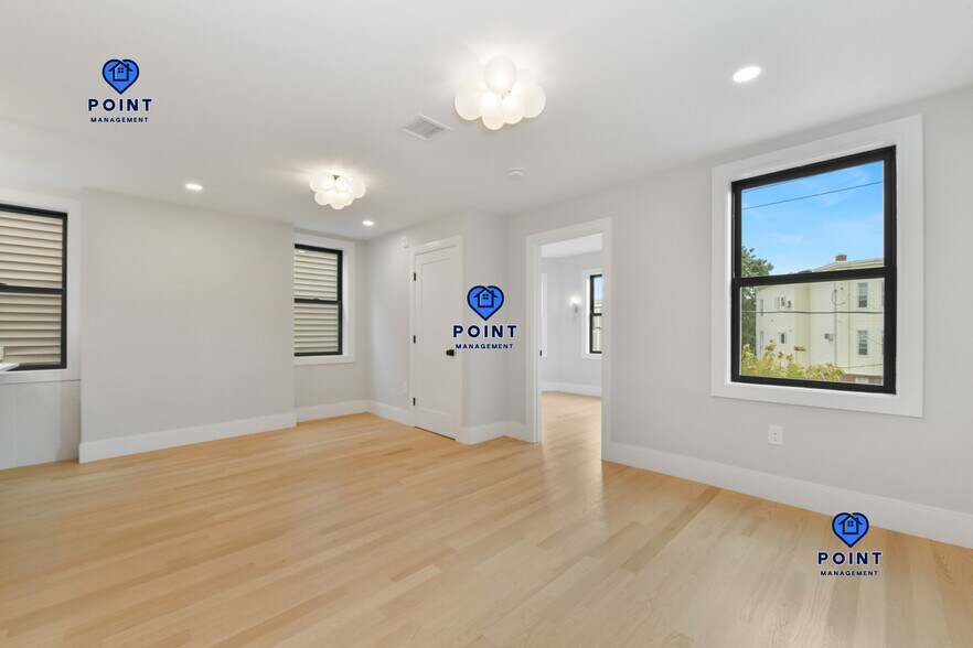 Building Photo - 516 Sumner St