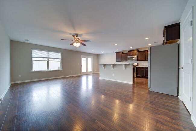 Building Photo - 226 Saxony Way