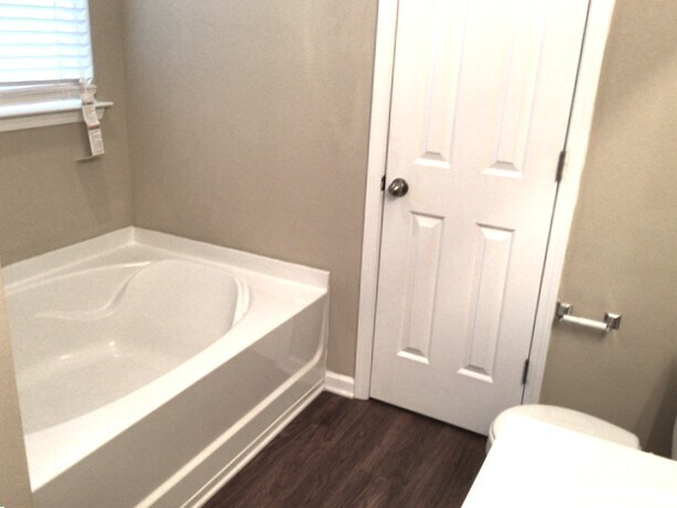 Building Photo - 2524 Ingleside Dr